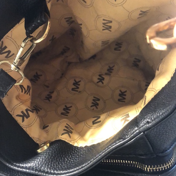 Michael Korea black purse. - Picture 10 of 16